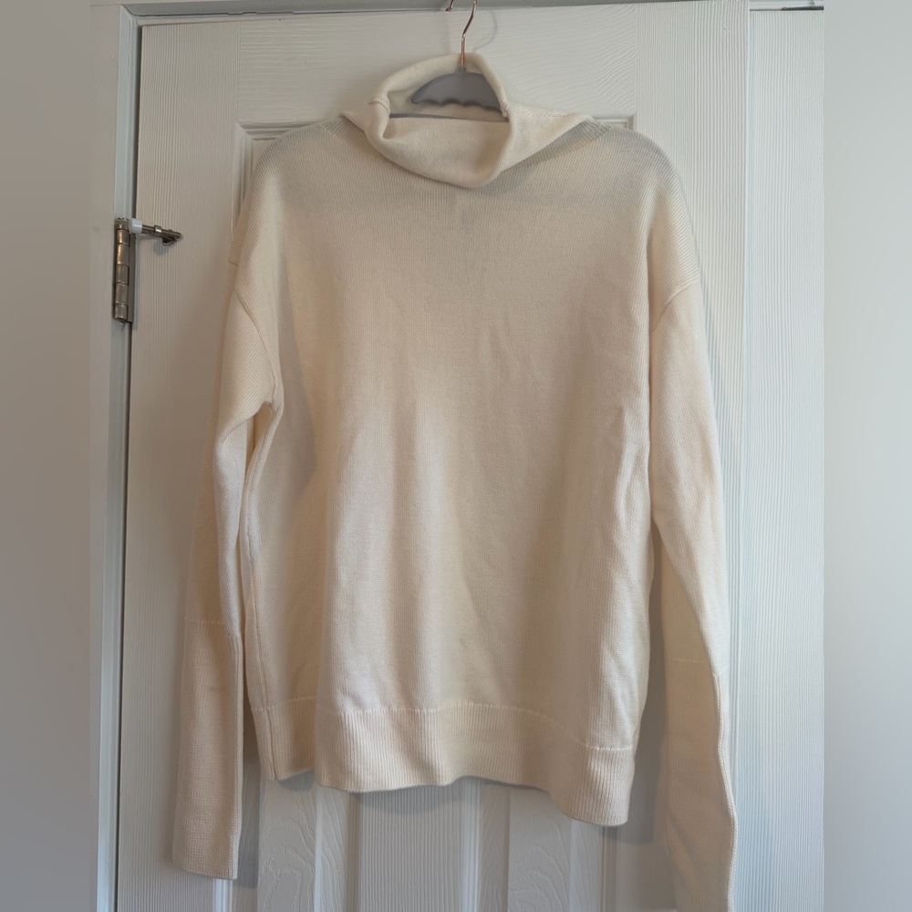 NWT Aritzia Soft Cream Sweater